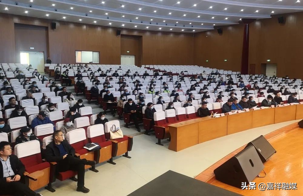 党工委书记指导小区红色物业创建,社区支部促进红色物业建设