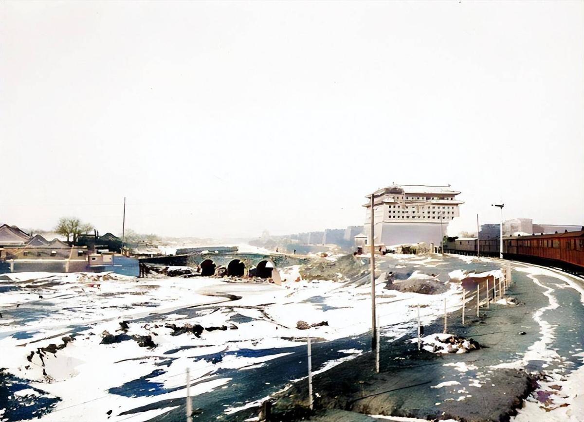 日军日记：*安妇慰**不服从管教，我很愤怒，用*刀刺**插入她的*体下**