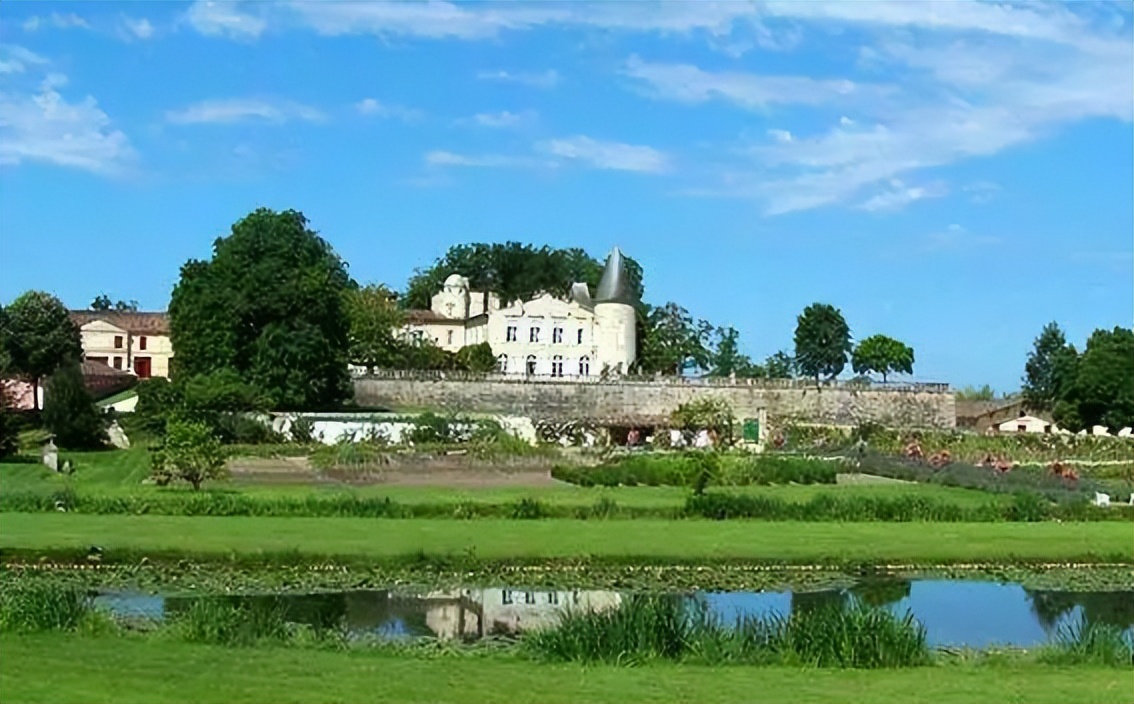 请说出5个法国葡萄酒产区名称,简述中国葡萄酒的主要产区及名品