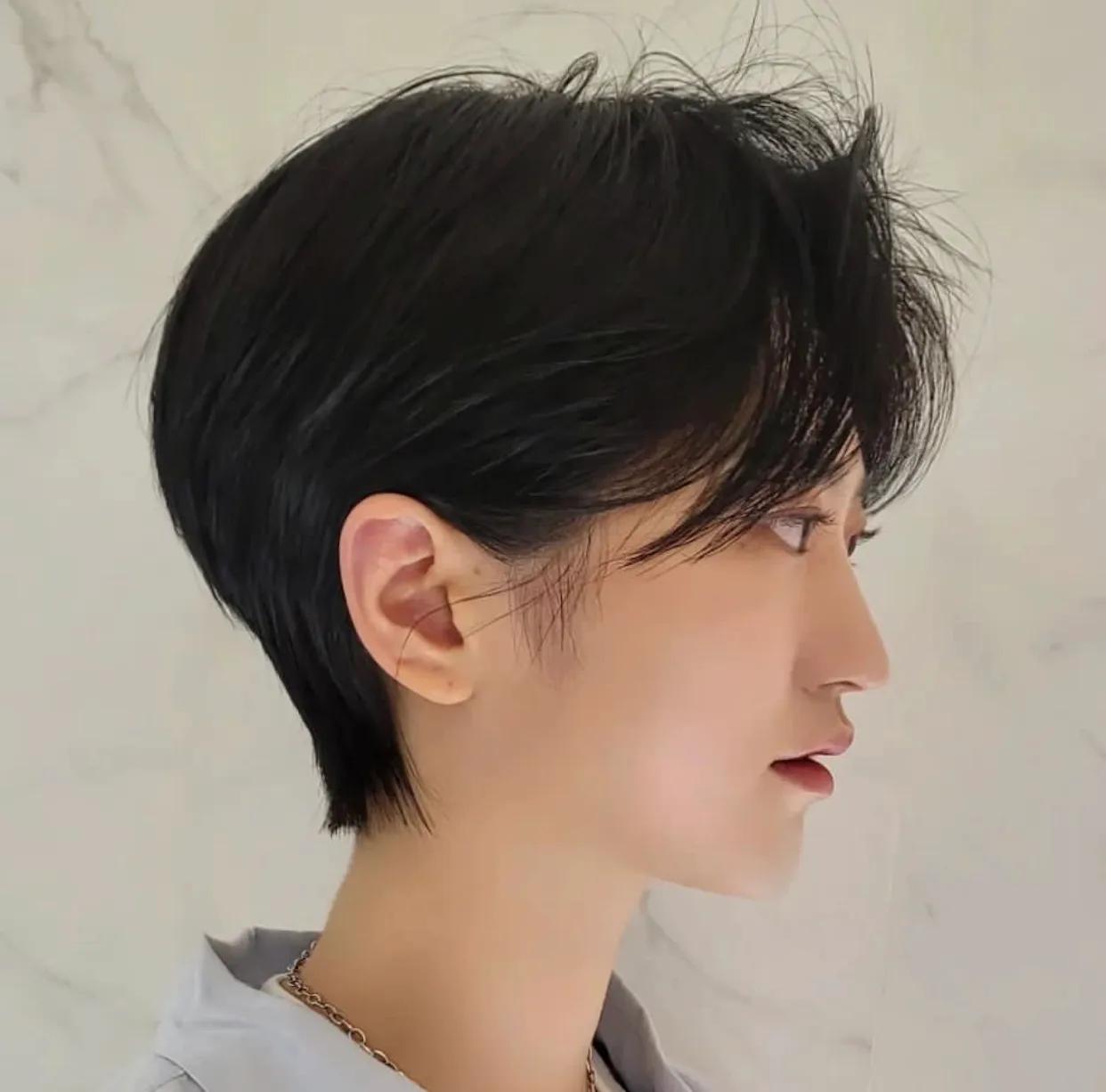 哪些好看又酷又适合女生的短发,流行又酷又帅的女生短发