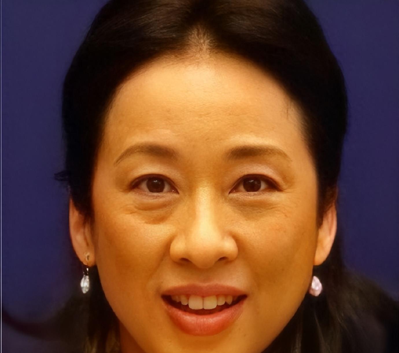 朱玲玲霍震霆对郭晶晶的评价,朱玲玲与郭晶晶结婚照