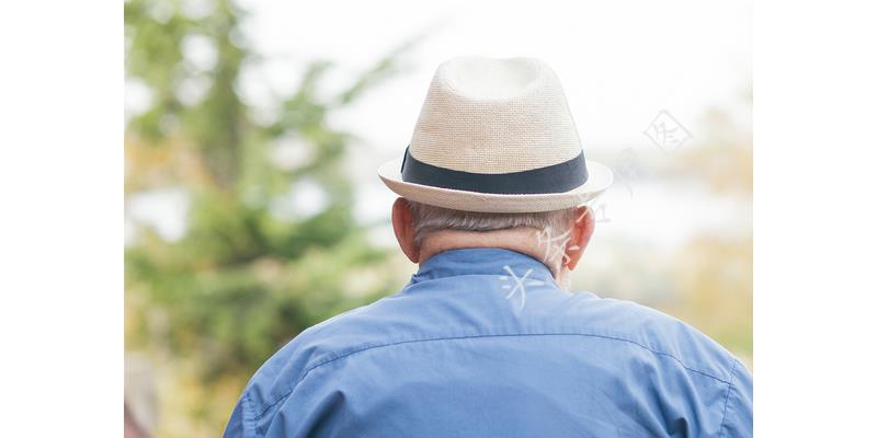 凤凰男母亲退出家族群：“红包你们发100，让我发8000，想得美”