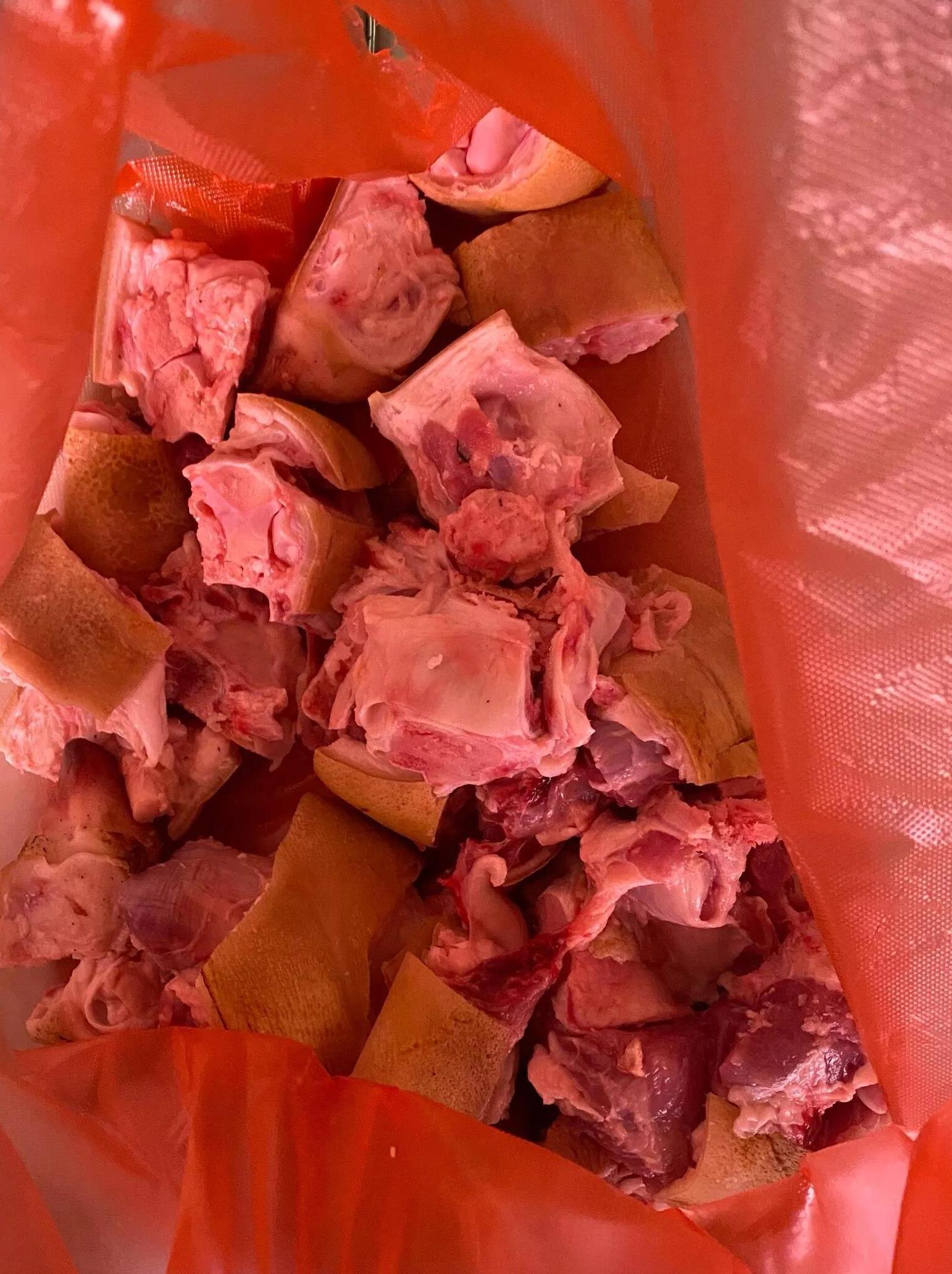 老板买的猪蹄,老板要买鸡吗