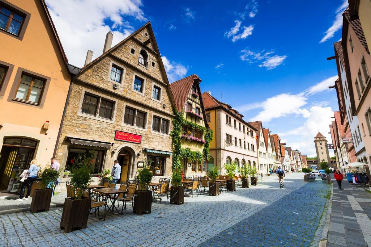 去德国工作一个月赚多少钱,中国人在德国打工一年能赚多少钱