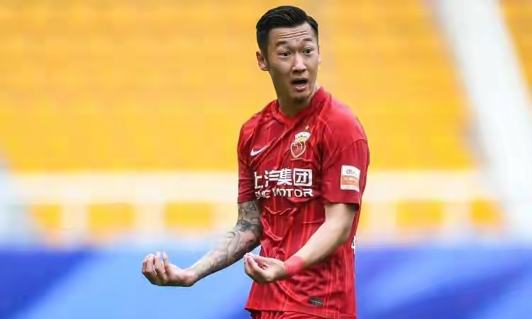 徐新疑踢碎球场玻璃门最新消息,徐新踢坏门追加处罚