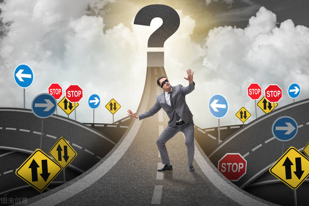 被领导当众表扬后你该怎样回答,被领导训了要解释吗