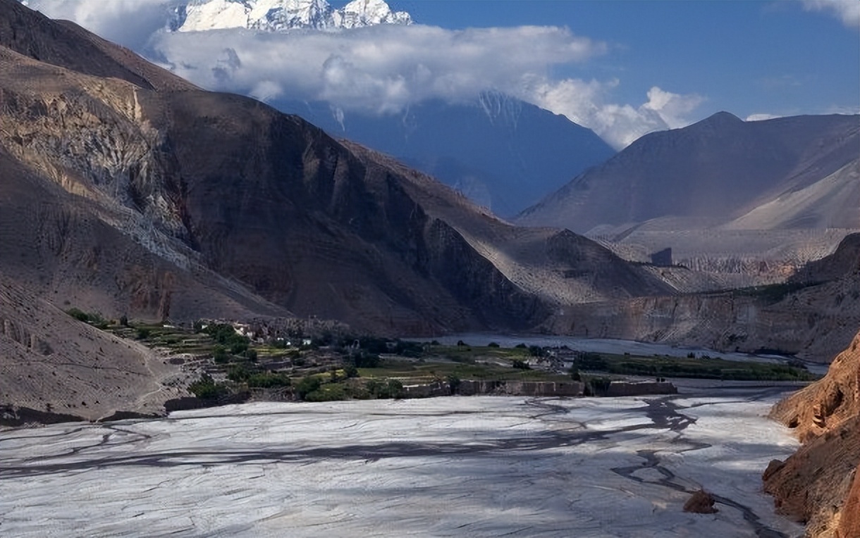 卡利甘达基峡谷深度,尼泊尔的卡利甘达基峡谷