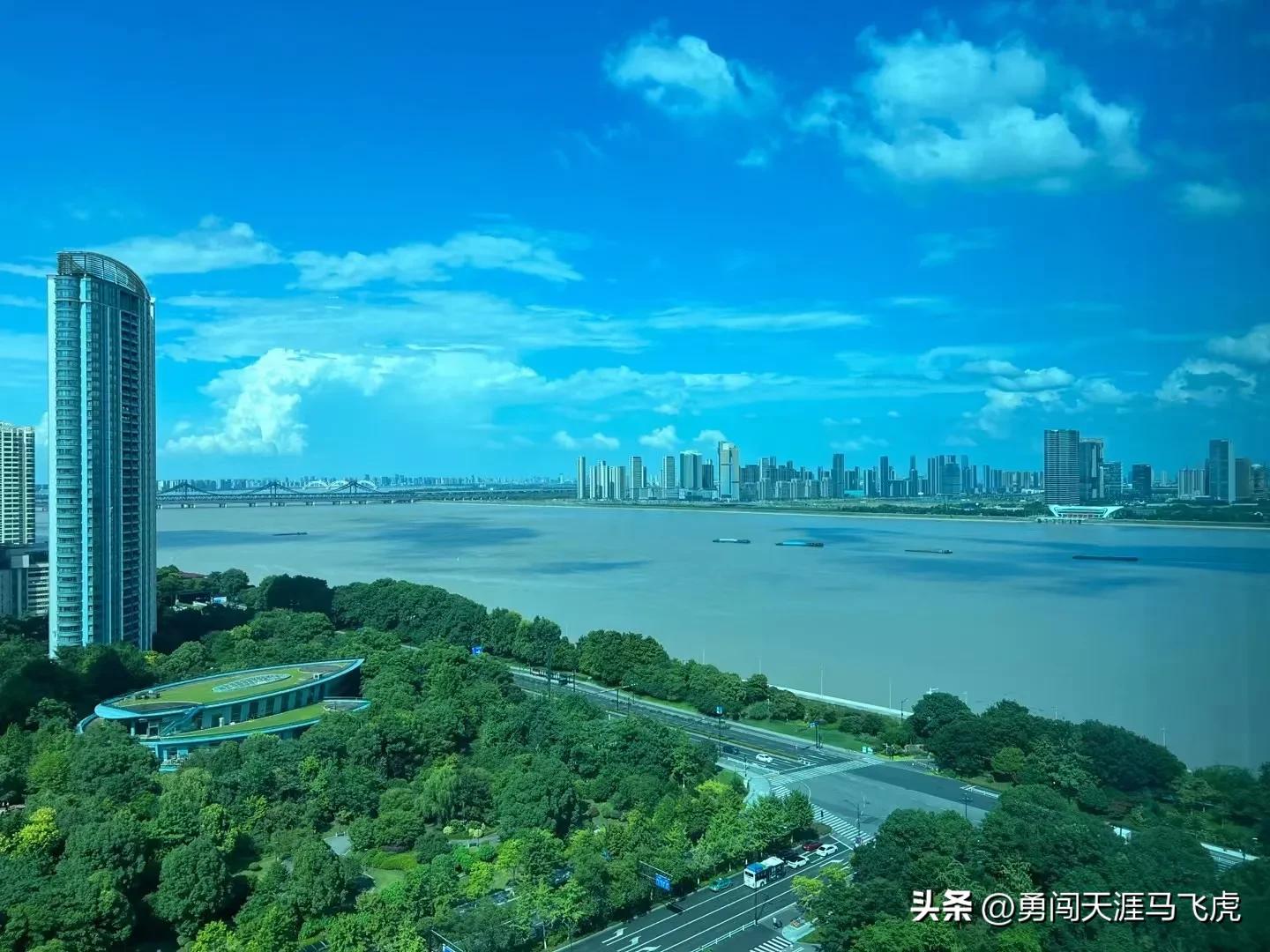 钱塘为伴同君悦日出江花似火红——东方君悦江河汇景观公寓