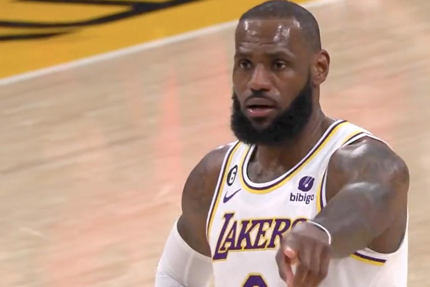 湖人将对战勇士詹姆斯三分绝杀,勇士库里对战湖人詹姆斯