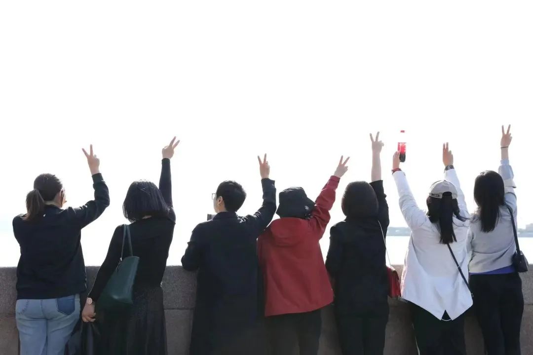 红瓦绿树碧海蓝天视频,红瓦绿树碧海蓝天图文