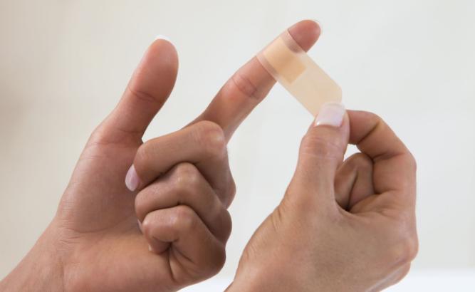 结痂的伤口，痒到怀疑人生，到底该怎么对待？看看医生怎么说