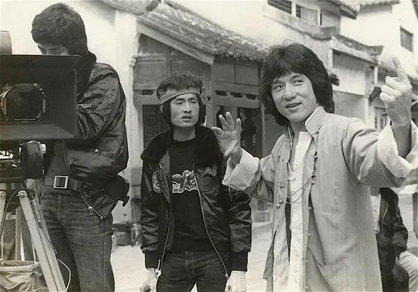 成龙为什么娶林凤娇而不娶邓丽君,成龙为何不选邓丽君而选择林凤娇