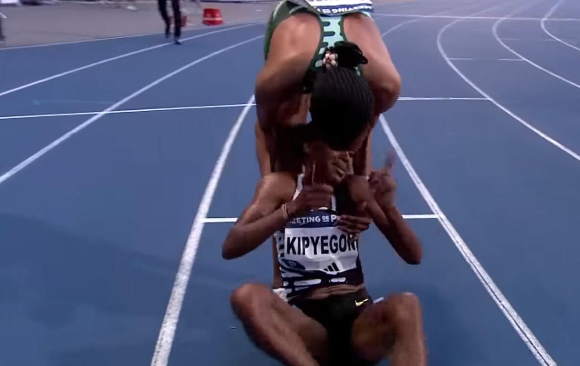 博尔特第一次打破百米世界纪录,博尔特百米赛场上真正的巨人