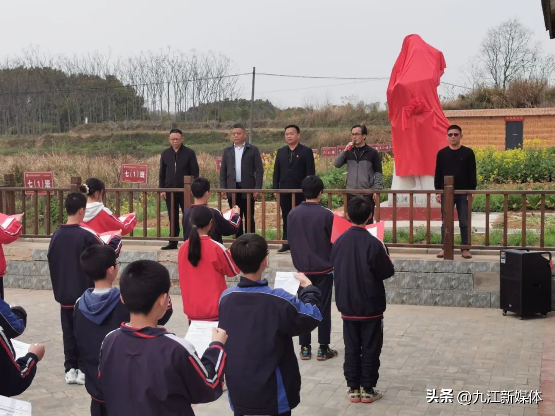 湖口四中举行陶渊明雕塑揭幕仪式