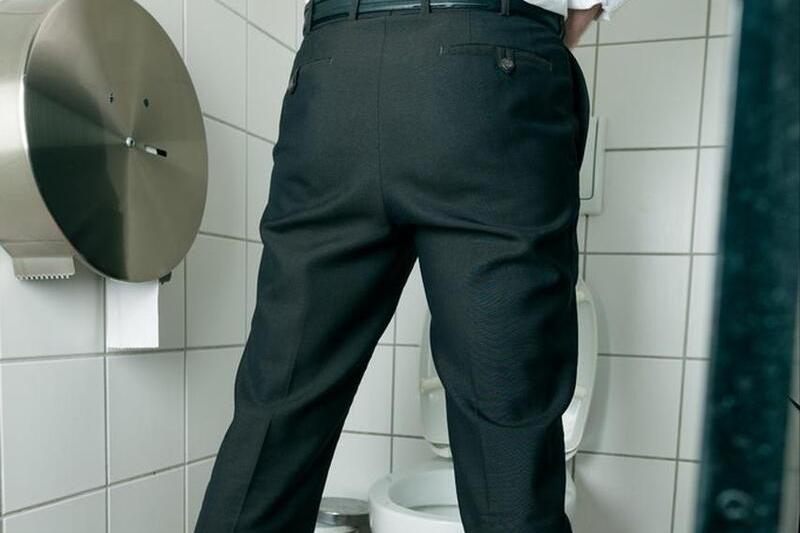 一位单身女青年的疑问：同房时，男人尿尿和射精会同时发生吗？