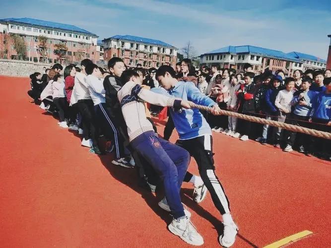 20年前抢走我的女友。现如今落到这个下场