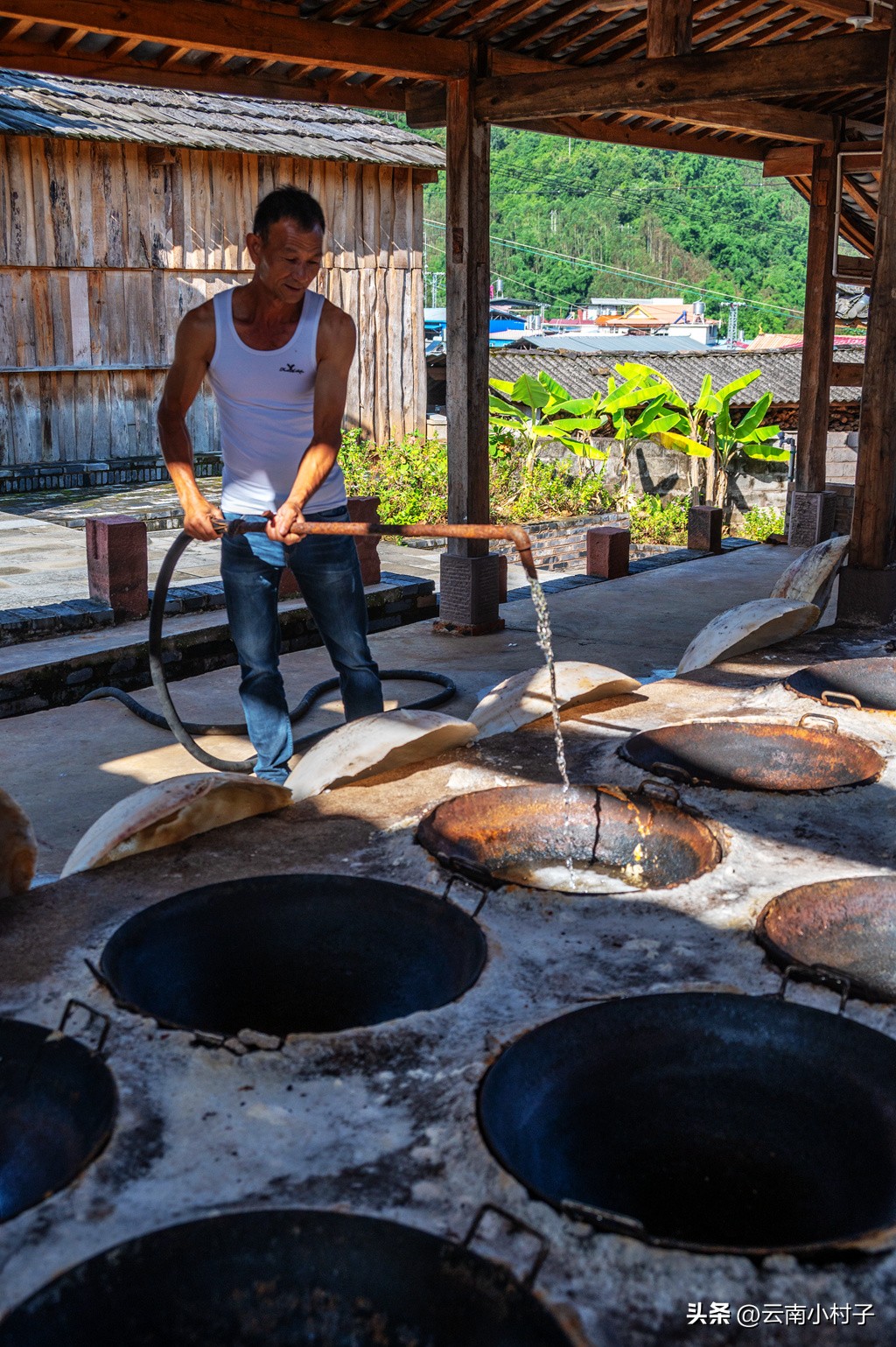 云南古盐井在哪里,诺邓盐井产于哪个地层