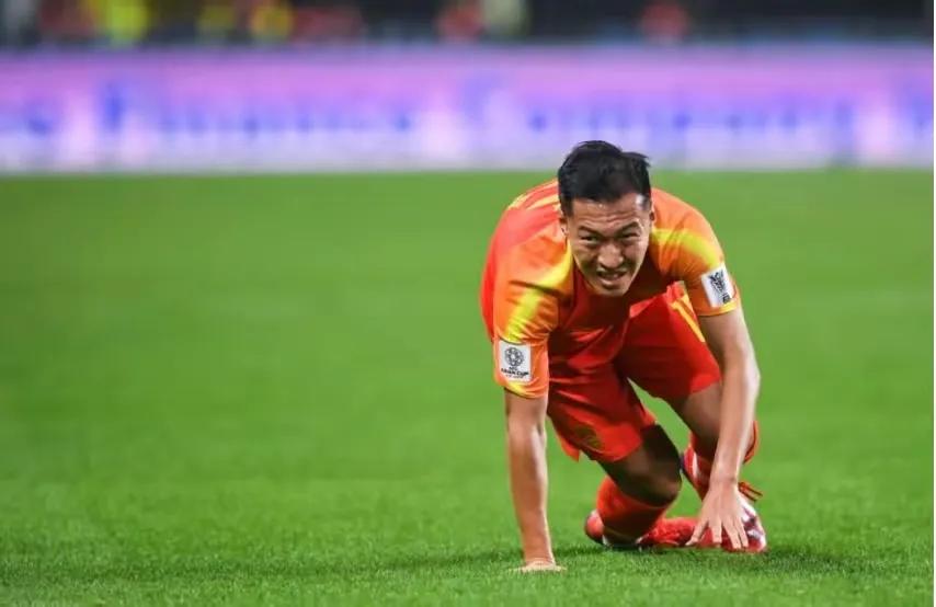 没输也窝心！换谁都不行，半场零射门，三脚必丢球，射正就是亡