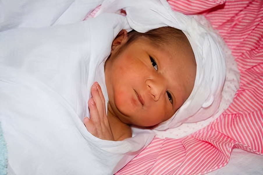 广西植物人产下婴儿现在如何,广西植物人妈妈生下孩子纪录片