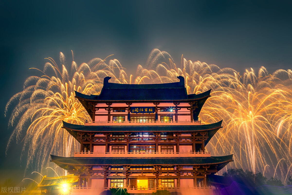 长沙国金中心网红打卡公仔雕像,湖南长沙网红打卡旅游景点