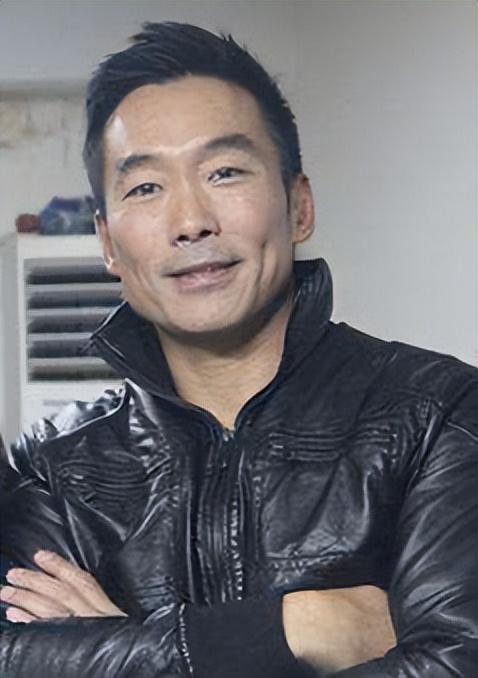 香港演员妻子出轨,57岁香港戏骨定居内地