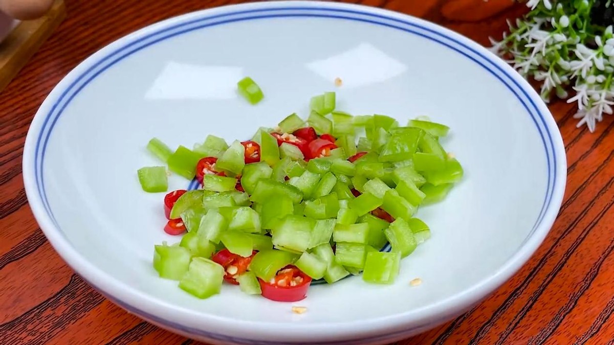 肝火旺睡眠不好怎么调理吃什么,肝火旺睡不好可以喝决明子茶吗