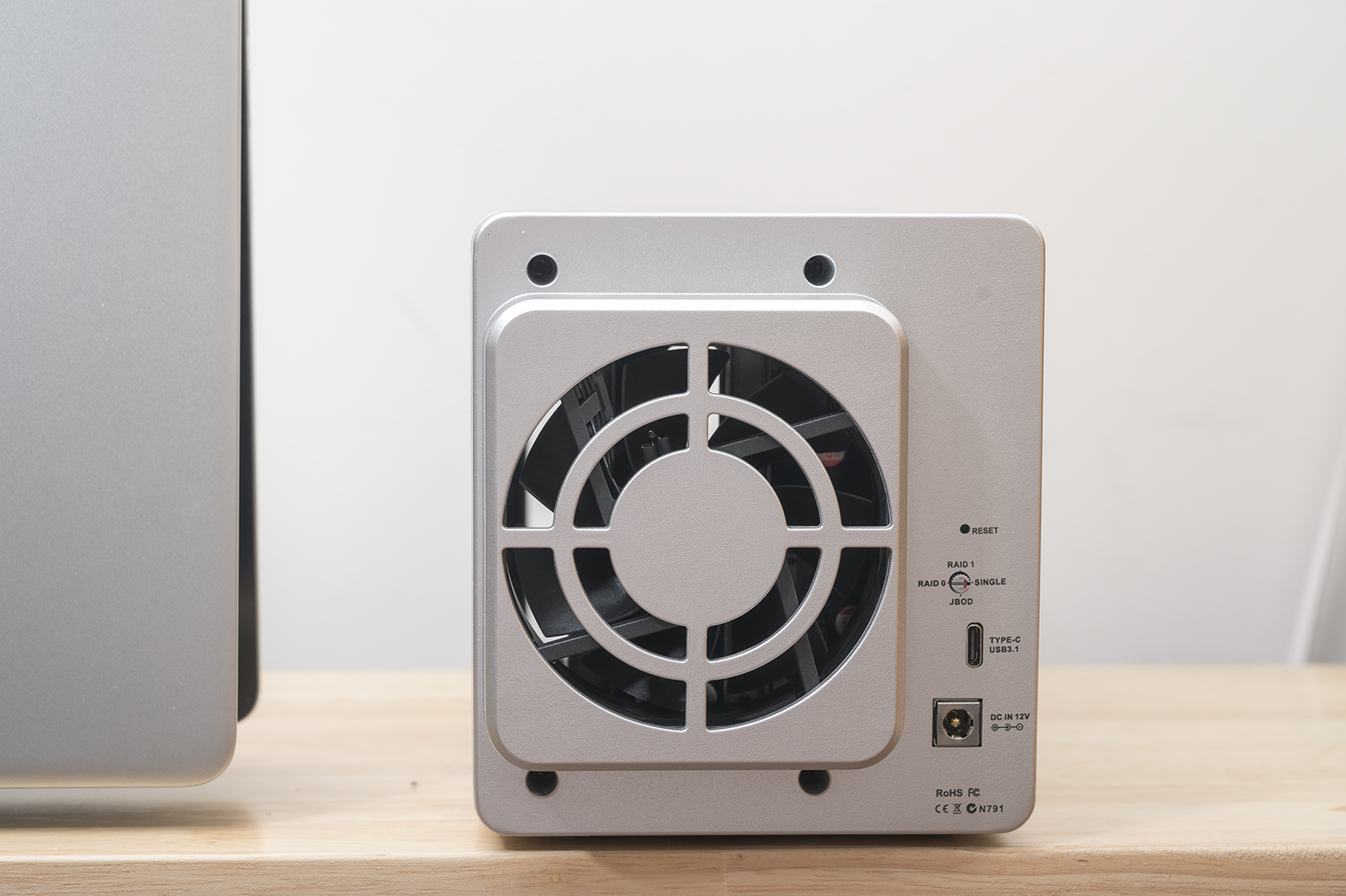 常用数据备份方式磁盘阵列,raid磁盘阵列到底哪个安全