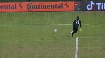 被本泽马逼抢失误的门将系列,欧冠门将失误本泽马