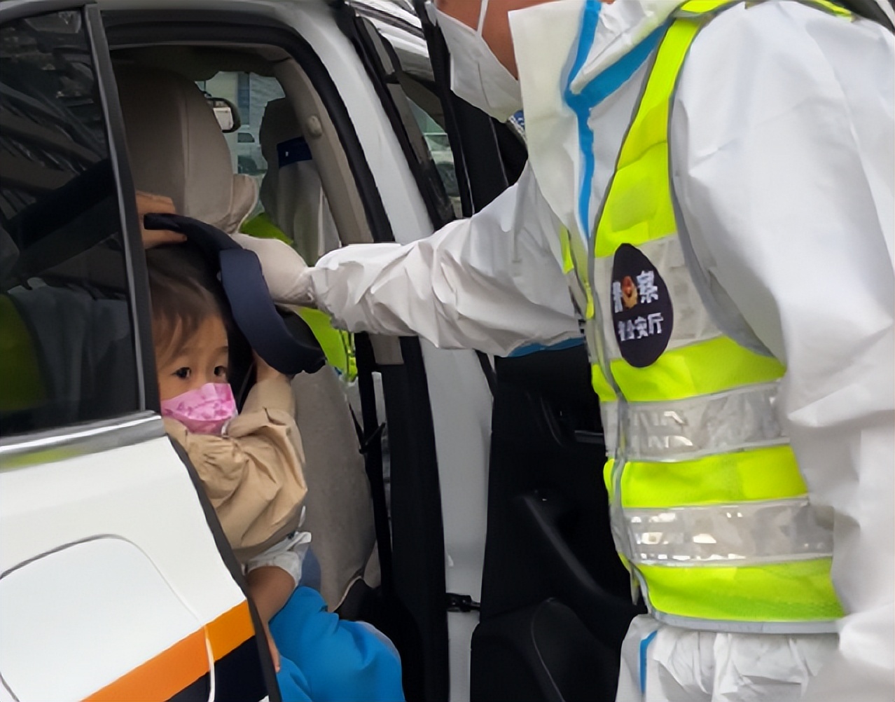 静动之间，“疫”起守护！264个小时，他们把这道“防线”，筑到群众心坎上