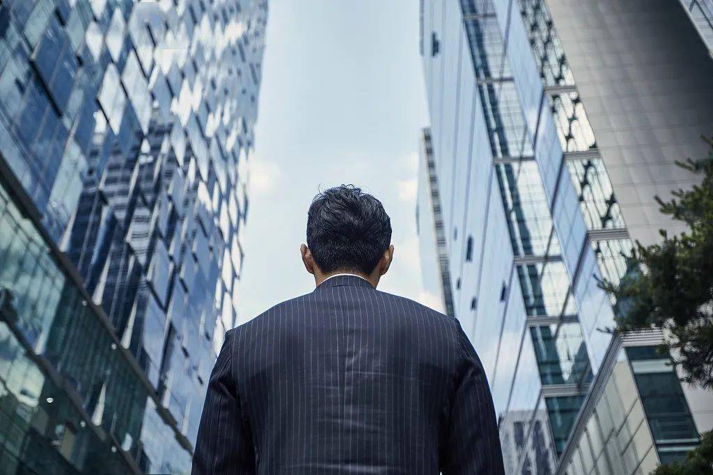 香港许家印最新消息,许家印遭29岁香港青年公开讨债