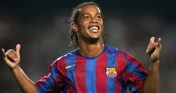 曾经的足球巨星小罗,足球精灵小罗历史排第几