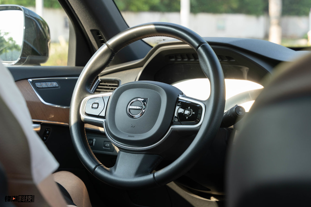 全新沃尔沃xc90陆地坦克硬派越野,沃尔沃斯堪尼亚越野车