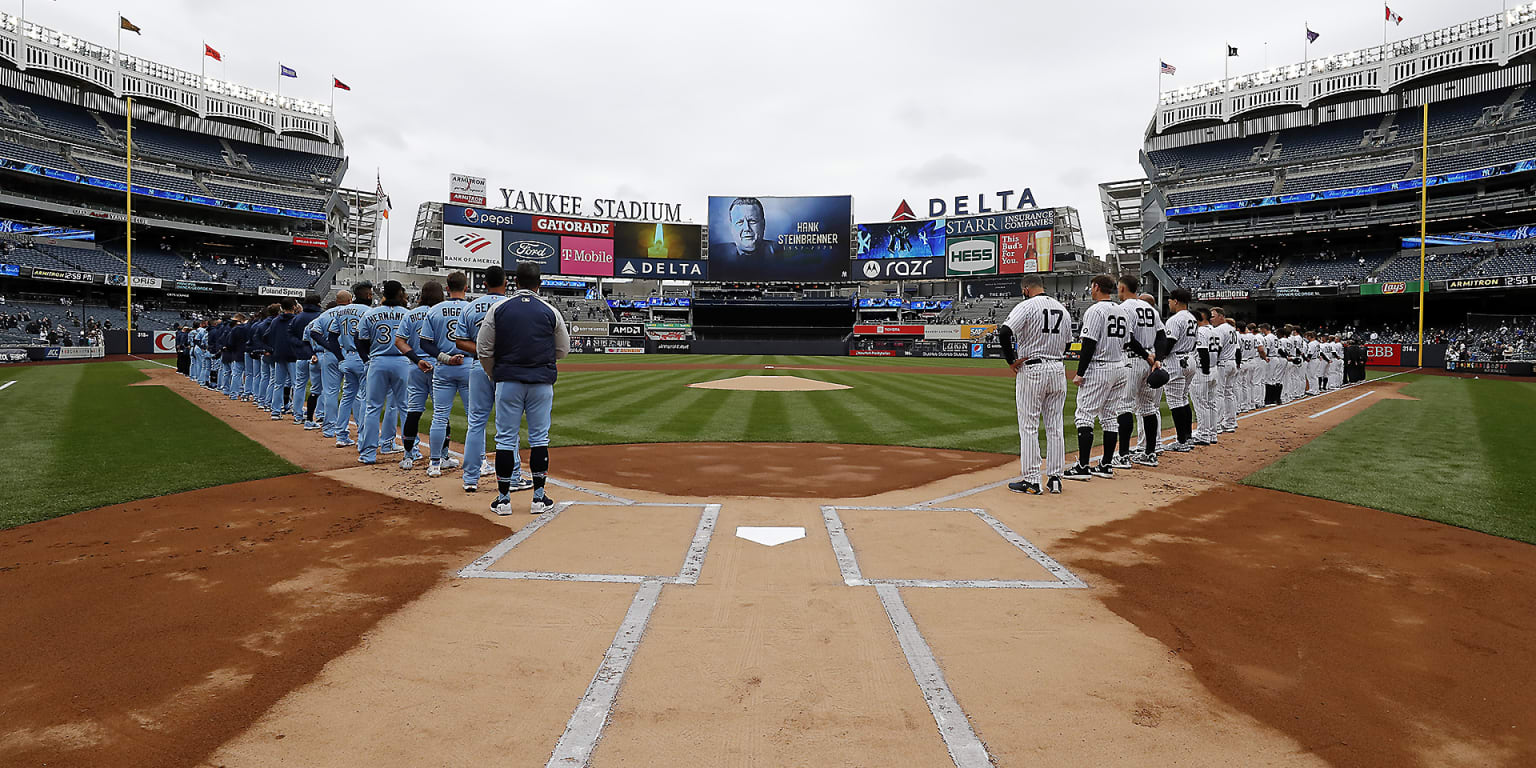 父亲节带着爸爸一起踢球,父亲节孩子和爸爸的篮球互动