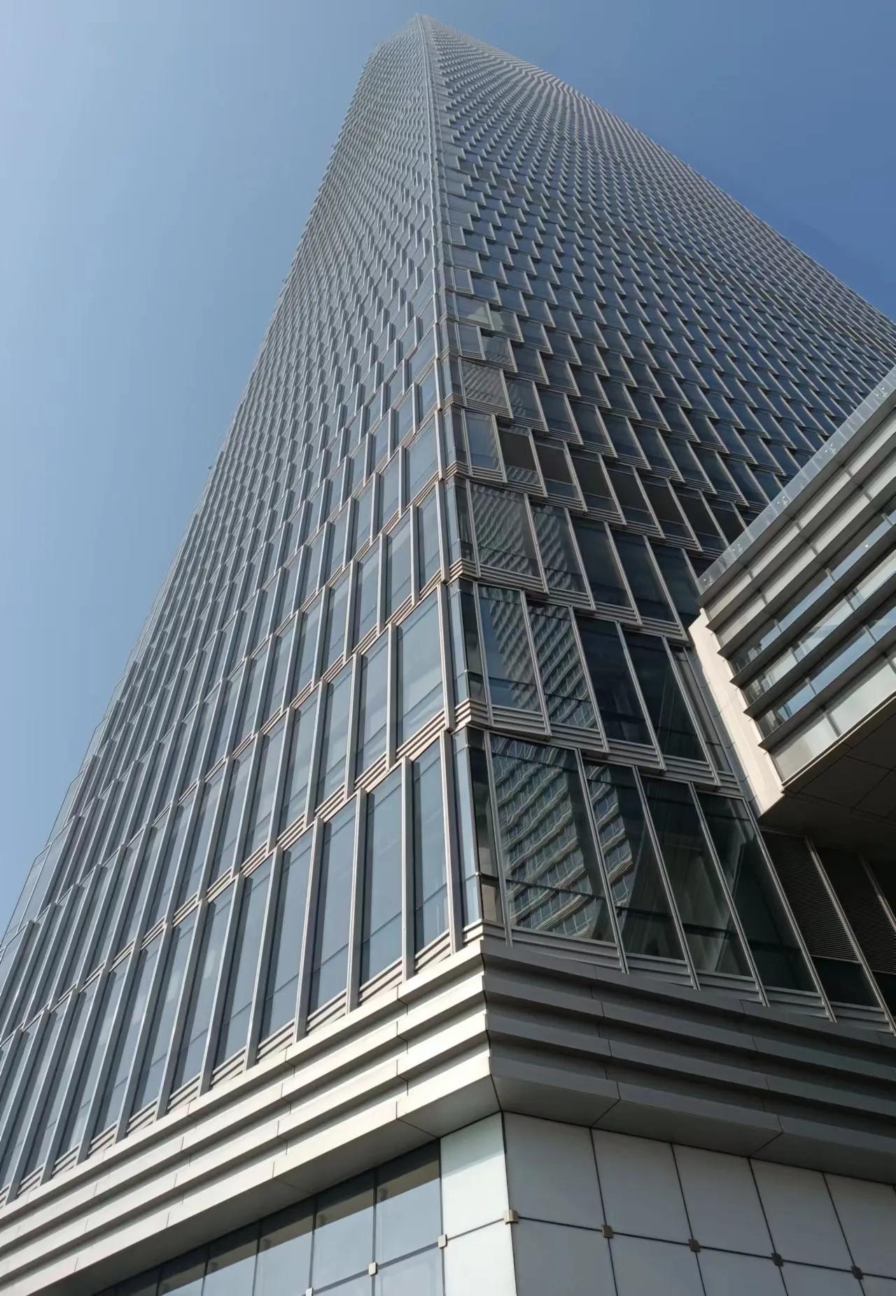 30亿元=34.5吨！原足协主席的钱，摞高能爬上峨眉山金顶