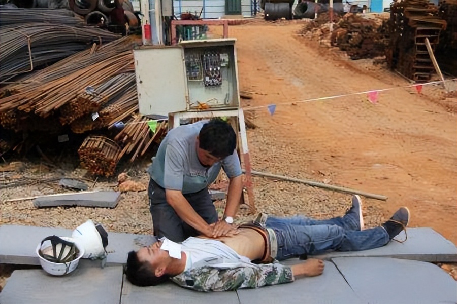 山东66岁老人自办活人出殡,山东省一位66岁老人办活人葬礼