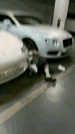 怎么安慰平胸的女孩,女朋友是个平胸怎么办