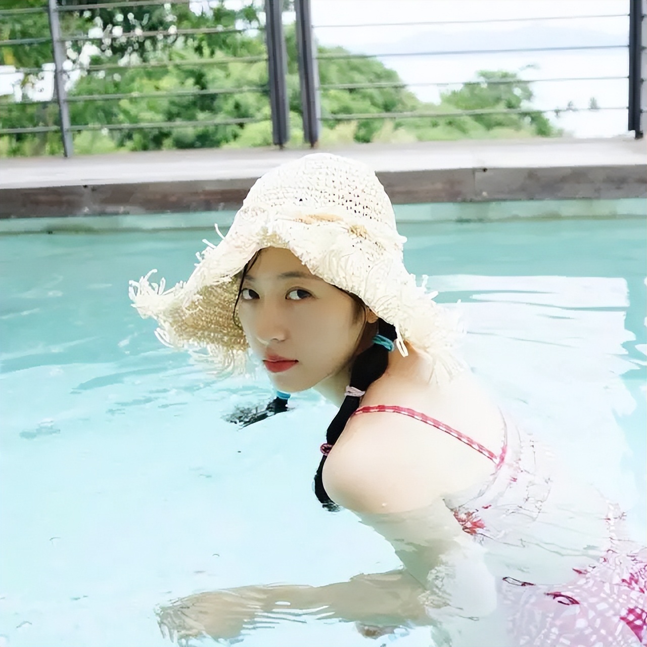 曝90后Z姓女星两面派，外表清纯，实际上是“当三专业户”