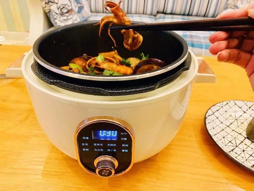 电压力锅和电饭煲有什么区别视频,电压力锅和电饭煲怎样选择