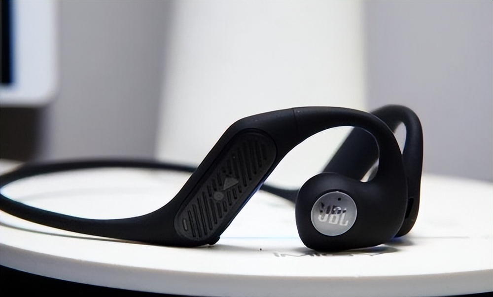 半开放式耳机和入耳式耳机哪个好,封闭式耳机和开放式耳机