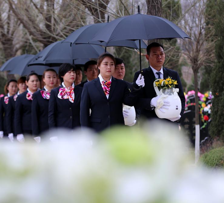 亿万富豪情迷外甥女，后来两家家破人亡，他更是被剁成上百块