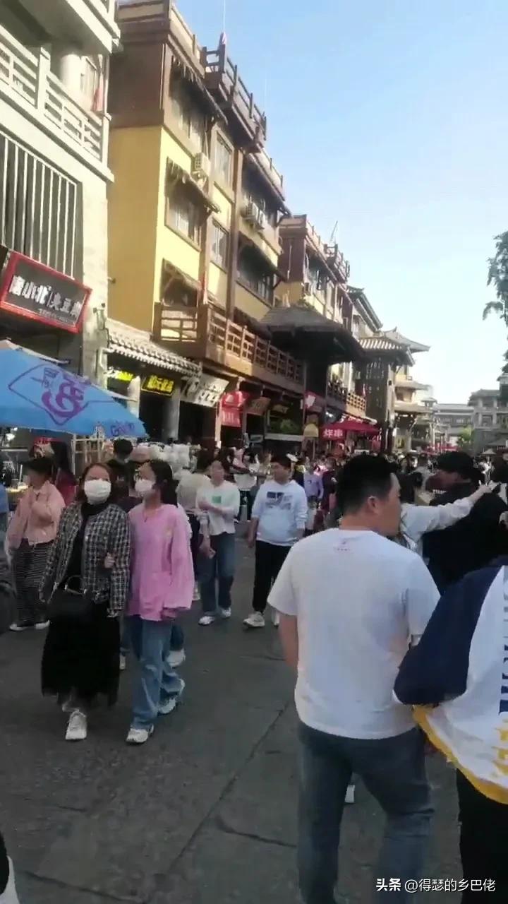 五一期间,购物超市成为打卡景点,除了胖东来,还有那一家??