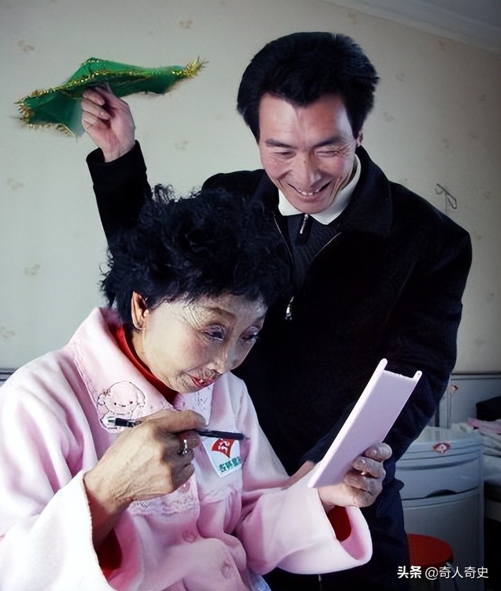 90后娶60岁老太太真实事件,25岁小伙不顾反对娶60岁大妈