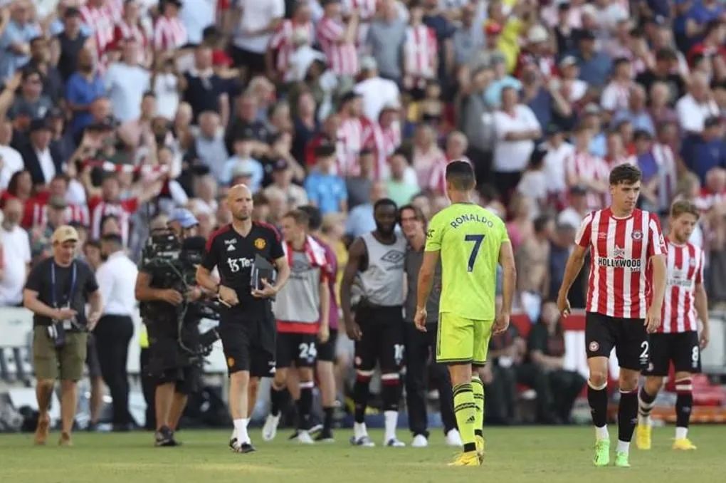 马斯克收购曼联完成了吗,收购推特的马斯克是哪个国家的人