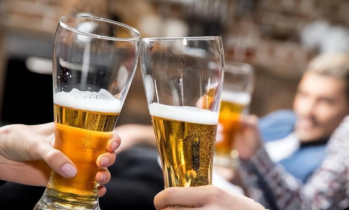 乳房有时候疼痛是怎么回事,乳房偶尔很疼