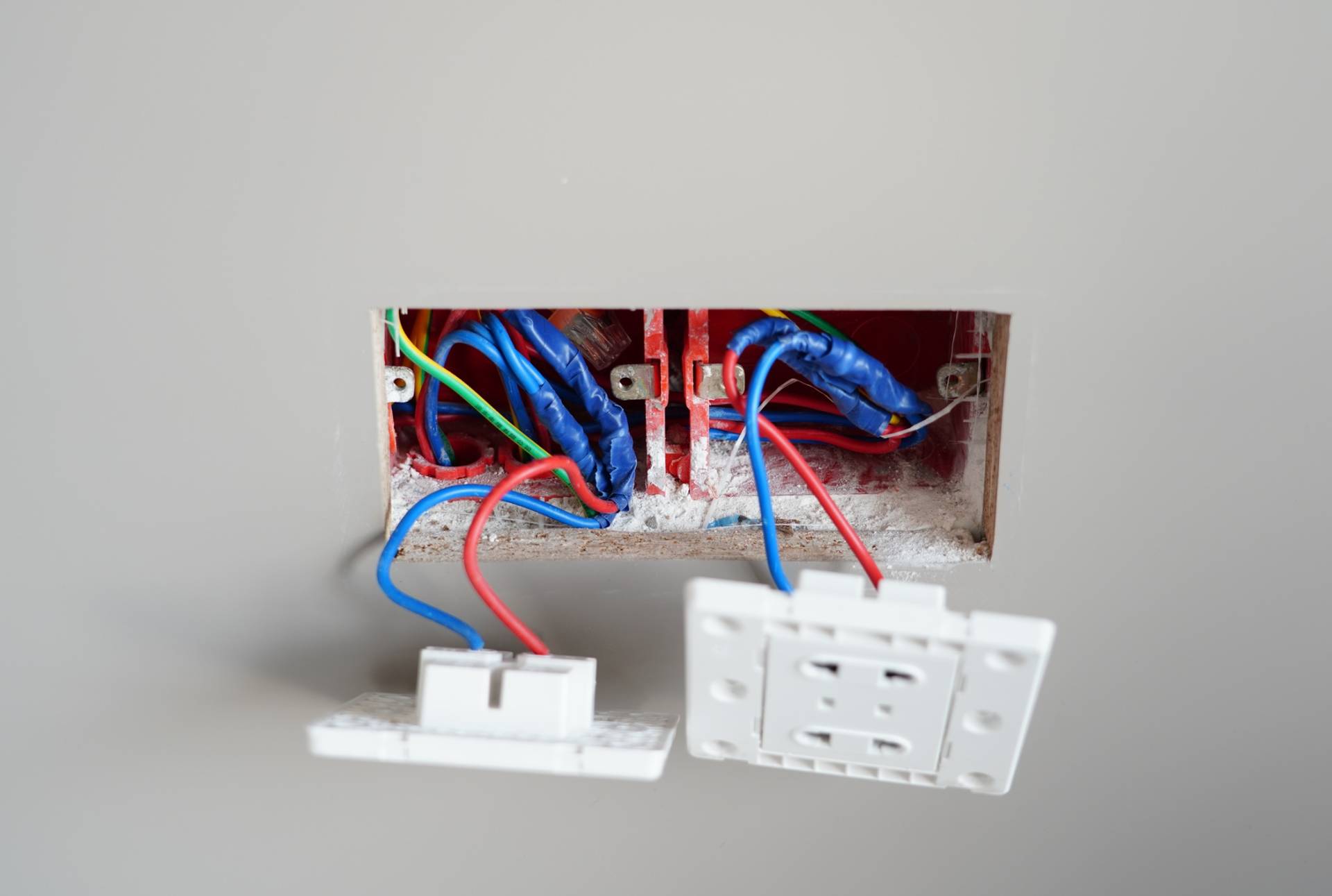 开关插座面板选西门子还是罗格朗,施耐德世界500强开关插座