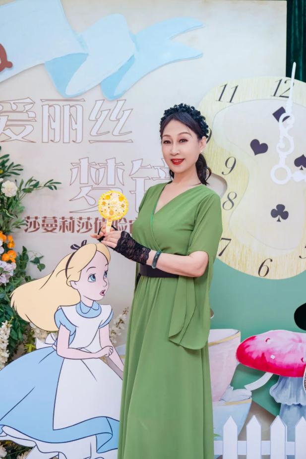 莎蔓莉莎网红小姐姐,莎蔓莉莎小气泡净颜