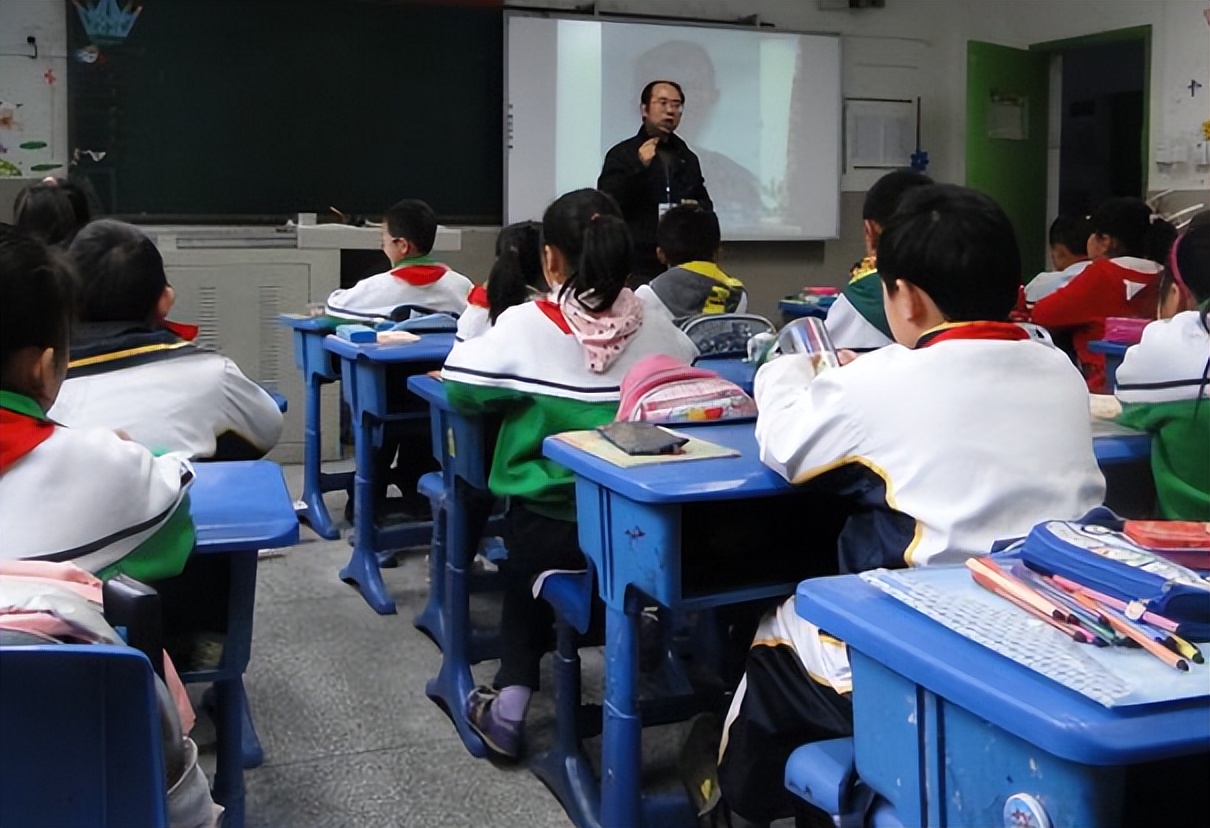 成都涉事小学回应连开三天家长会,网传成都一小学家长会连开三天