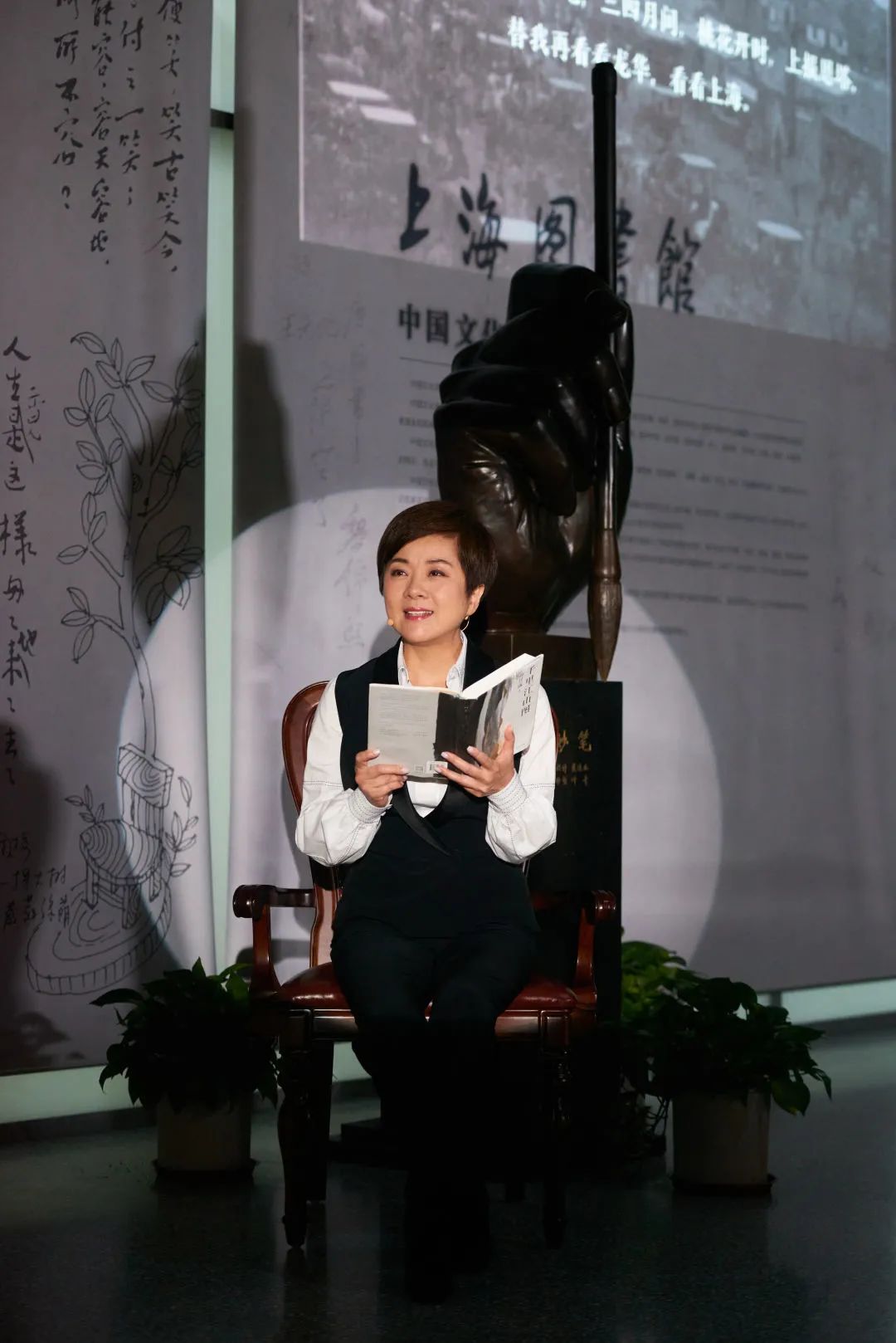 提灯夜游拍照姿势,提灯夜游天街