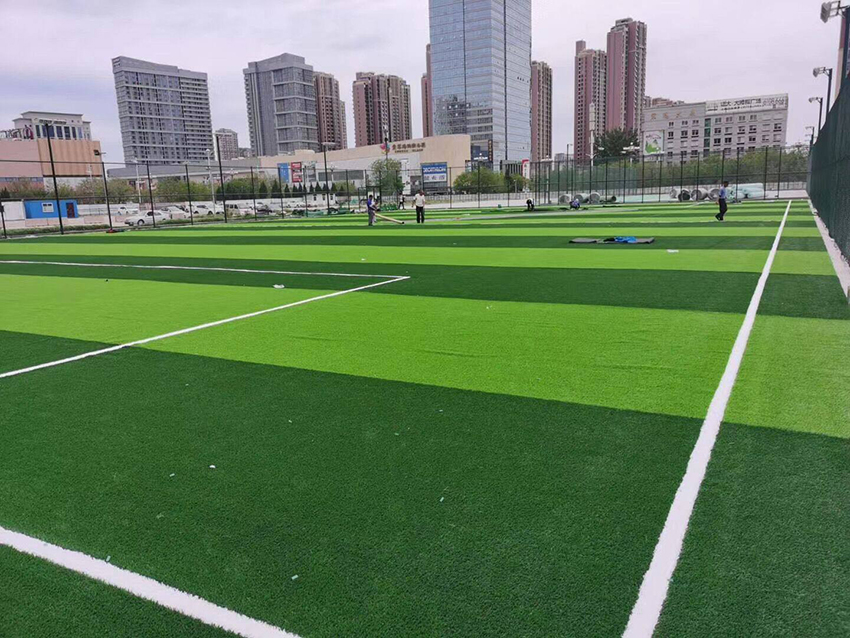 人造草坪足球场施工注意内容,足球场人造草坪施工步骤