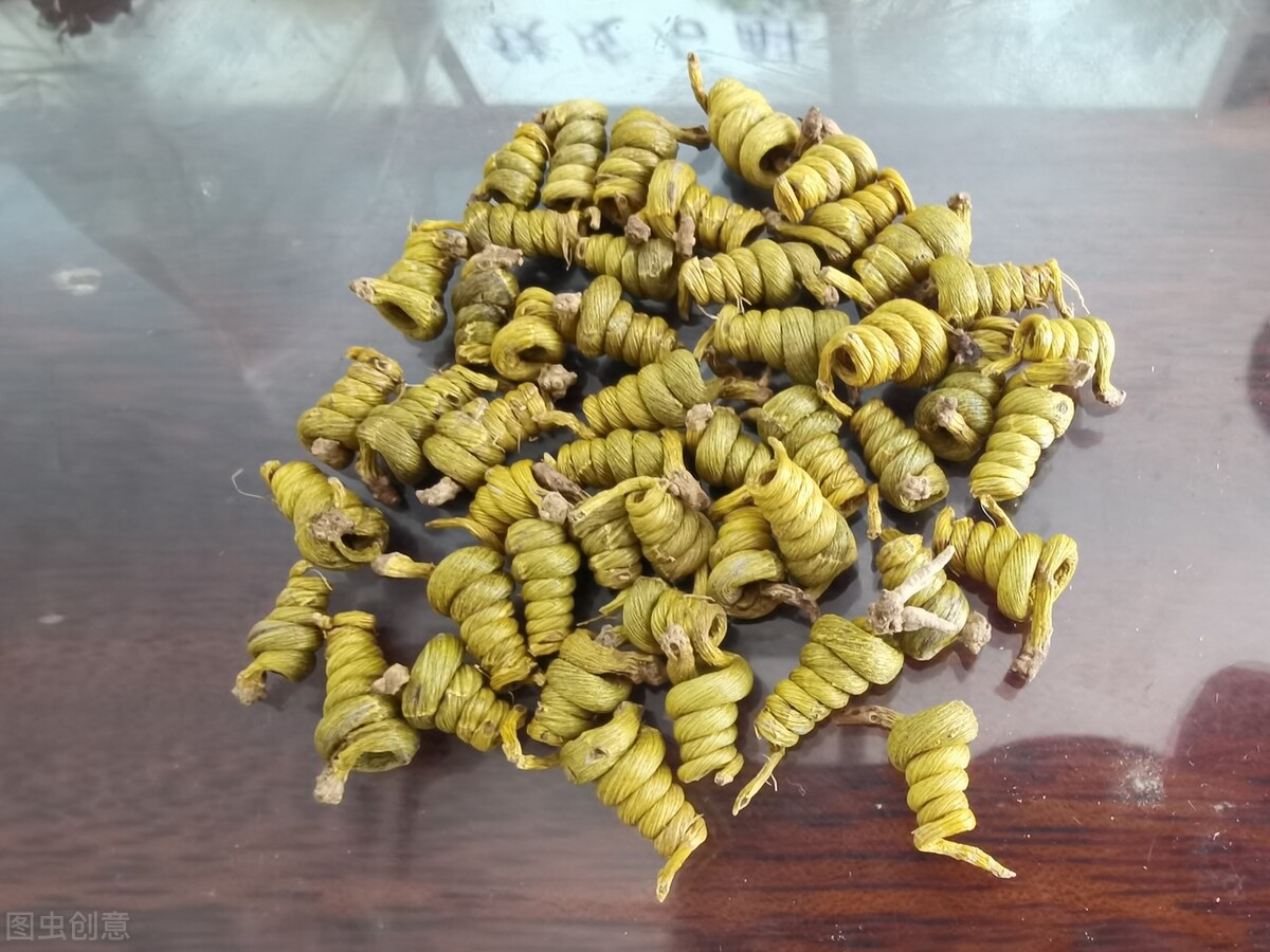 小杨哥卖货被网友带偏,小杨哥带货被网友举报